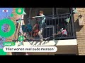 Jurre geeft een cello-concert vanaf zijn balkon
