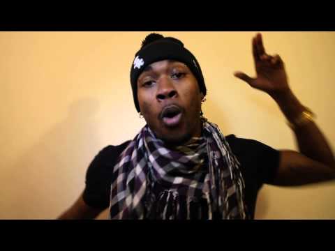 Tai J aka DanJaahTai Qui Big Up Deejay Lan'Dy By Amelie G. Photographe