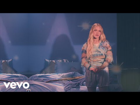 Freya Skye - golden boy