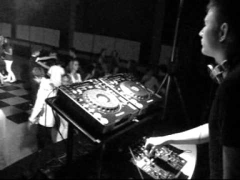 Salvino playing Alvaro ft Afro Bro's vs DJ Kid - Dubbelfriss!! xD