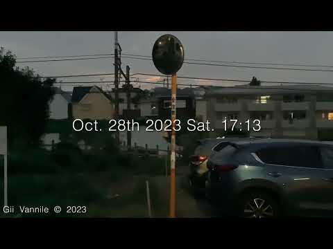 A linha MLT Toyoko vai além do estacionamento 02360-23 20231028 Sábado 17:13 iPad por Kanji Nakano JP