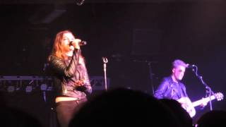 Daya singing &quot;U12&quot;