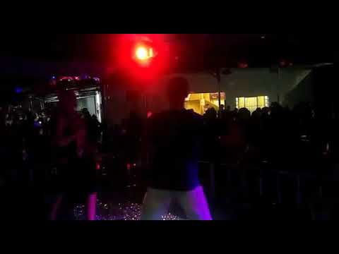 MC SHEK AO VIVO EM MACEIO -CANTANDO SEU GRANDE SUCESSO DEIXA PENETRA 2020