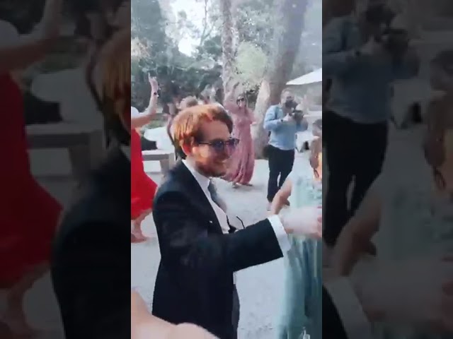 Vídeo relacionado con Cañón Confeti Boda, Cañón para fiestas y eventos, Fáciles y Seguros de Usar, Apto para bodas, eventos, celebraciones, Uso interior y Exterior, Diseño Petalos Rojos, 60 cm, Pack de 12 unidades