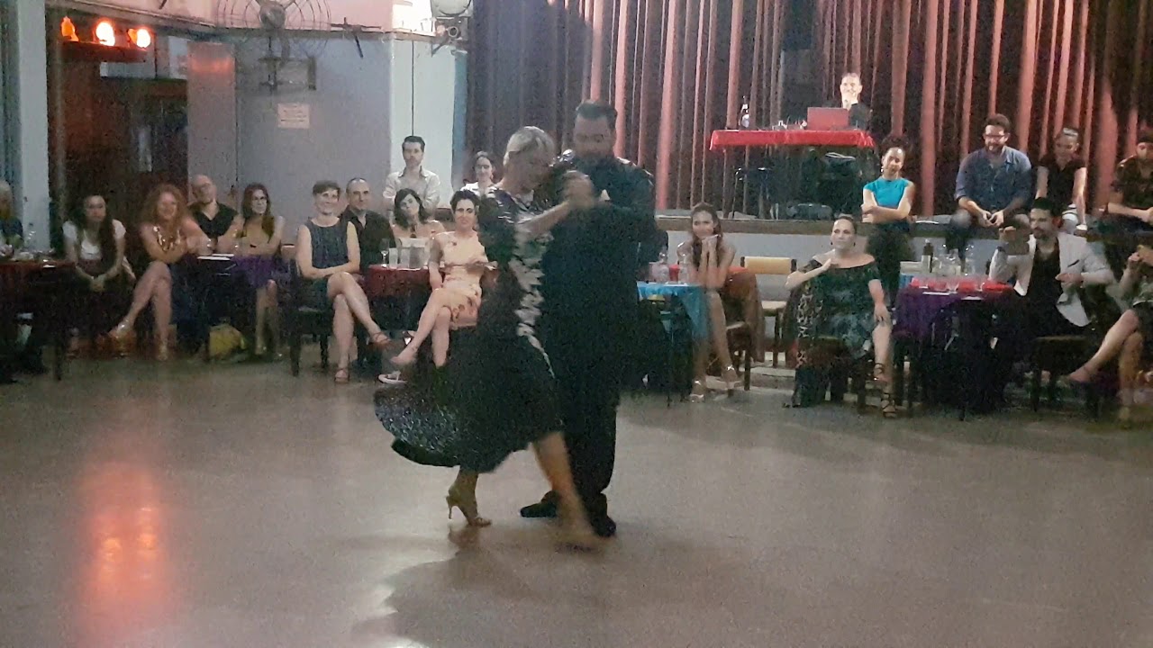 ALEJANDRA MANTIÑAN y LEANDRO GOMEZ en Viva La Pepa Milonga 2019 (4/4)