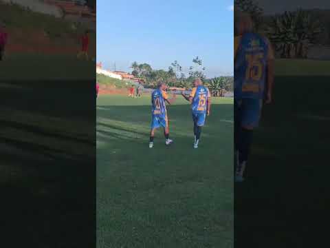 Comemoração do Terceiro gol da seleção de Aurelino Leal, estádio Raimundo Marques totalmente lotado