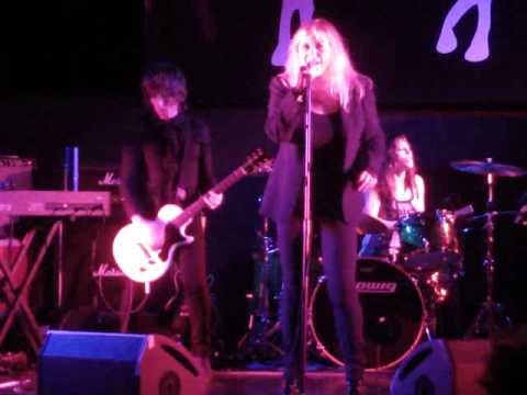 Bebe Buell singing her Motorhead song ~ Hollywood, FL ~ 3-3-2012