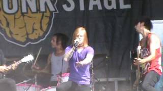 A Skylit Drive - I&#39;m Not A Thief, I&#39;m A Treasure Hunter - Calgary Warped Tour 2009 (HQ)