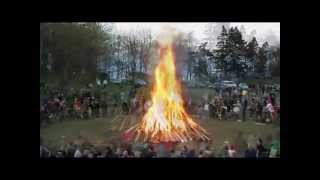 preview picture of video 'Osterfeuer 2012 in Halberstadt auf der Jahnwiese'