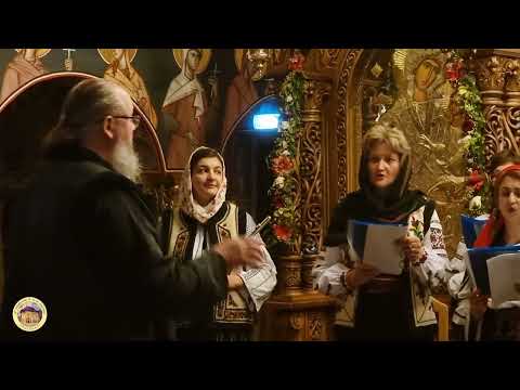 Credincioși de la Schitul Țibucani, colinde la Mănăstirea Pângărați