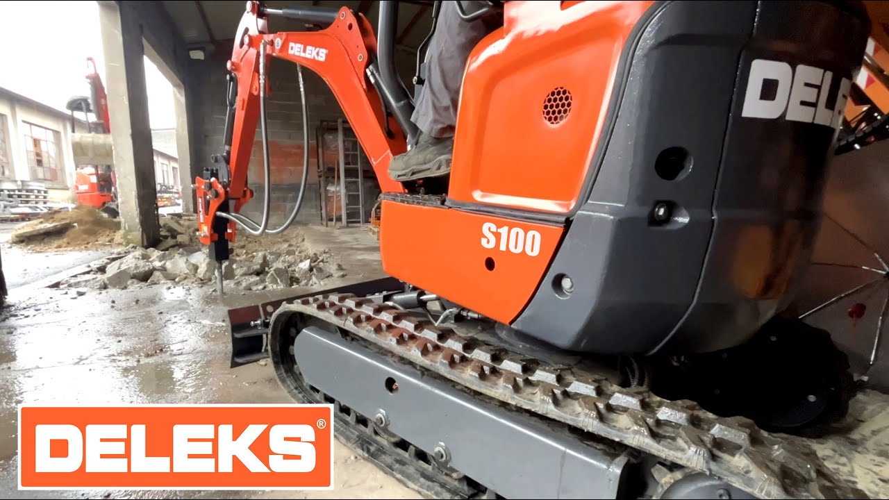 S100 mit Hydraulikhammer