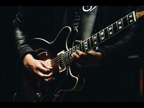 Ginda Bestari - Sunrise [Larry Carlton Cover] || Live at Happy Cafe Lombok