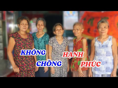 The happy story of six sisters who never got married and lived happily together until old age - U...