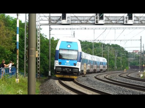 Osobní vlak ČD Os 8674, Elektrická jednotka ČKD 471 072-4 CityElefant