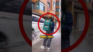 Ela TRABALHA Mais PESADO Que MUITO MARMANJO!! (créditos: 搬啤酒的小女孩/78058778610 no Douyin)