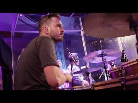 Romanos 8: Aquél que no escatimó. Praises Of Israel - Hu Asher. ( Subtítulos en Español)