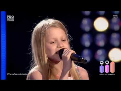 The Voice Kids Romania 2017 - Carla Sabau (De-ai fi tu salcie la mal...)