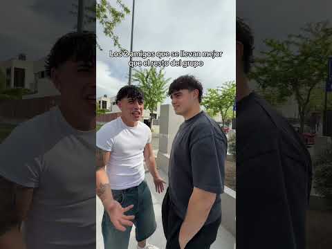 Los 2 amigos que se llevan mejor que el resto del grupo😬 #shortsviral #humor  #comedia #viralvideo
