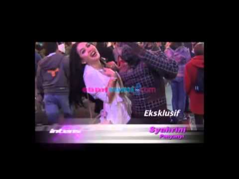 Syahrini menikmati pemandangan Hollywood - Intens 15 Januari 2013