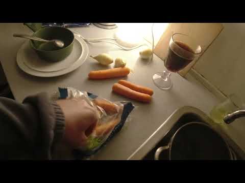 MongoTV_9974 - DRIKKER Glas COLA Tirsdag Eftermiddag og GØR Klar Til At Lave SUPPE