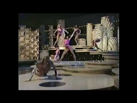 Solid Gold Dancers performing "Maneater" by Hall & Oates (1982)