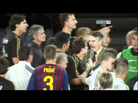 Mourinho le pega a Tito Vilanova. Barcelona vs Real Madrid Supercopa