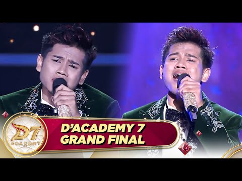 Susah Kedip! Valen Tampil Penuh Penghayatan Saat Bawakan “Ta’Aruf” | D'Academy 7 Grand Final 1