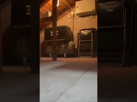 VMA test kl15.00 på murargatan i Uppsala (på vinden) (kompressorn starta) (iPad inspelning)