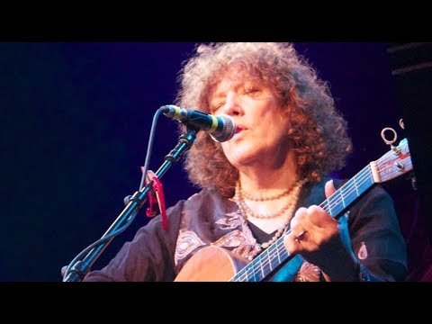 Bridget St. John - Fly (Nick Drake cover)