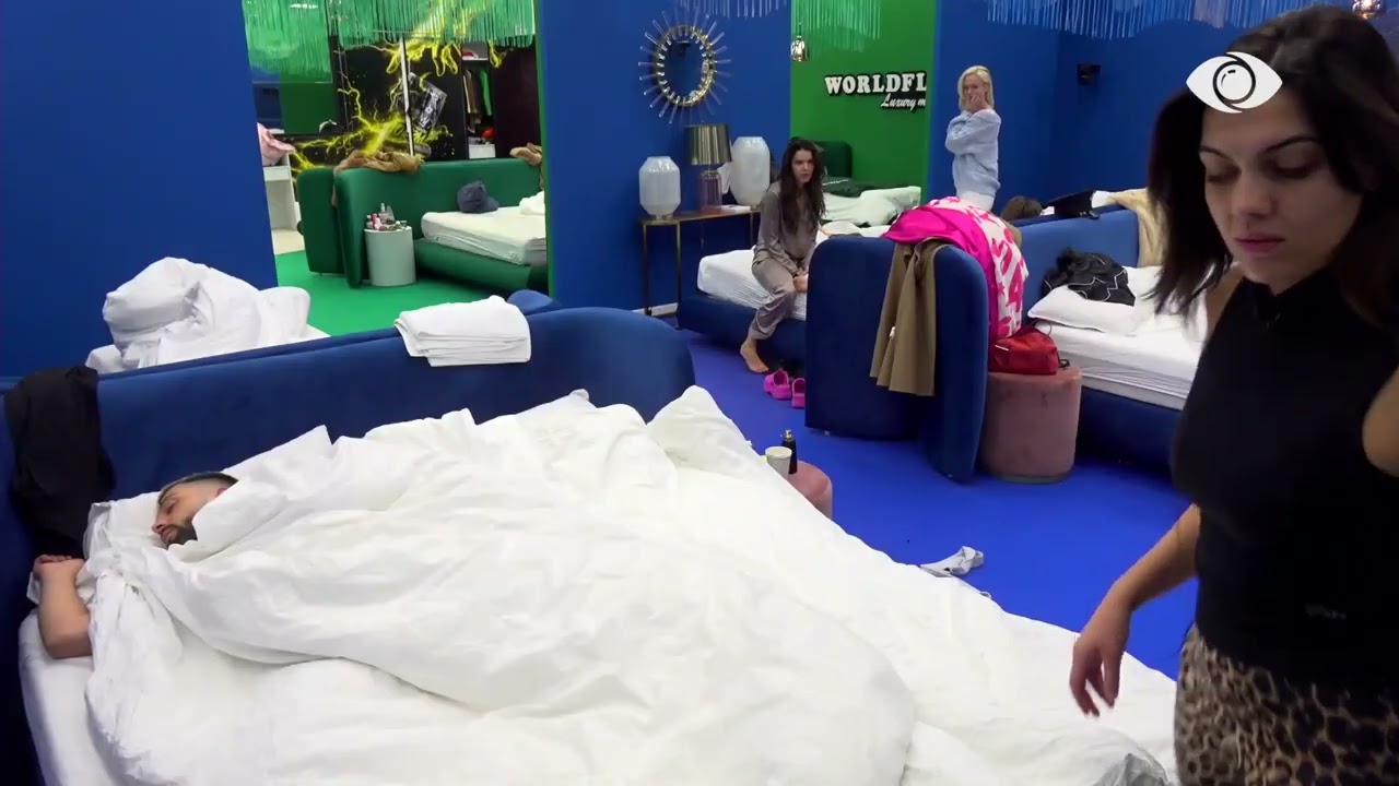 Këto lojra i bën Rozana/ Livia bisedon me Rizartën dhe Gertën për zarfet e Gjestit