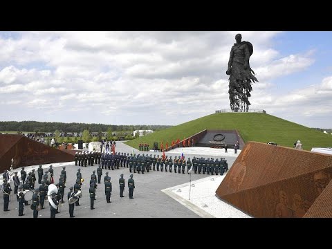 Путин и Лукашенко открыли Ржевский мемориал Советскому солдату.
