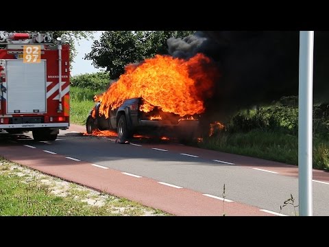 Auto in lichterlaaie in Uithoorn - 0297.nl