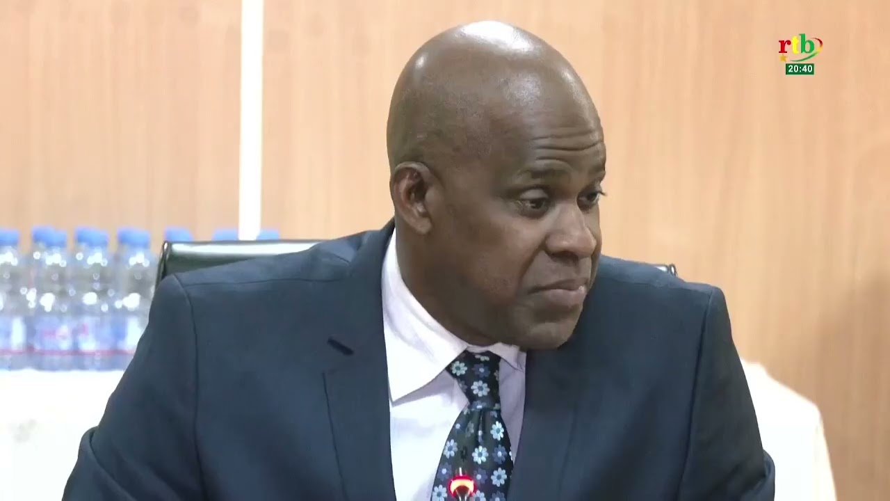 Le ministre chargé des Relations avec les institutions au Mali en visite à la Cour constitutionnelle