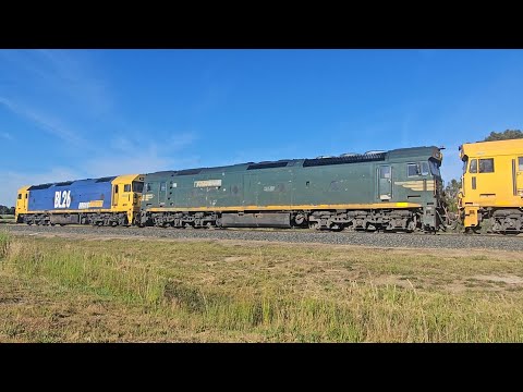 7902V PN up "Mildura Fruitflyer" (BL26 G539 G525), Merbein to Melbourne, 0815, 12/12/25, Ararat VIC