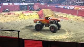 MONSTER JAM 2013 NASHVILLE GRINDER,GRAVE DIGGER,IRON MAN,WAR WIZARD,ZOMBIE,BLUE THUNDER,PROWLER,