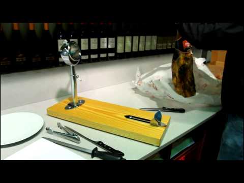 Wie schneidet man einen Iberischen oder Serrano Vorderschinken (1/5) - Jamonarium.com