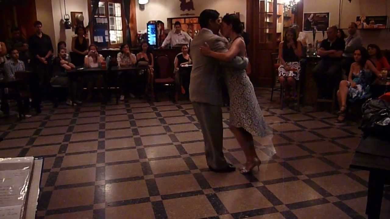 Rauli Choque y Julieta Qüesta bailan milonga "Mozo guapo" en Bariloche 2013