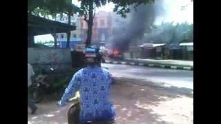 preview picture of video 'Video Aksi Pembakaran Mobil Dinas Puskesmas Poasia, Kendari, Sulawesi Tenggara #02'
