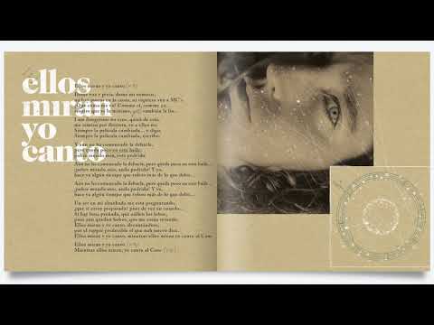 Ellos miran, yo canto