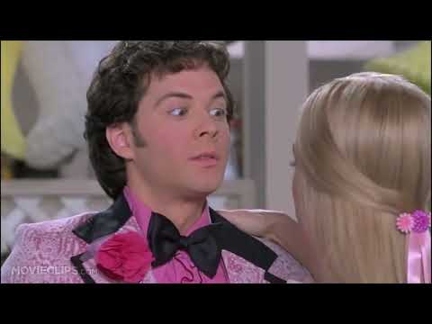 Marcia and Greg Brady kiss