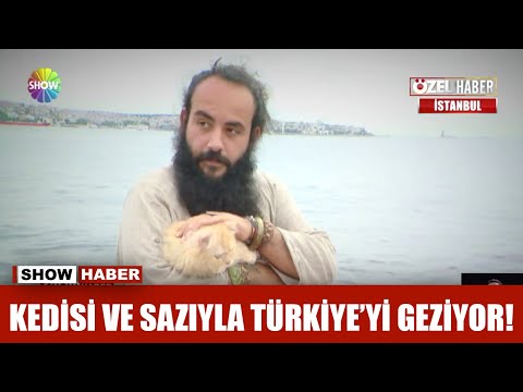 Kedisi ve sazıyla Türkiye'yi geziyor!
