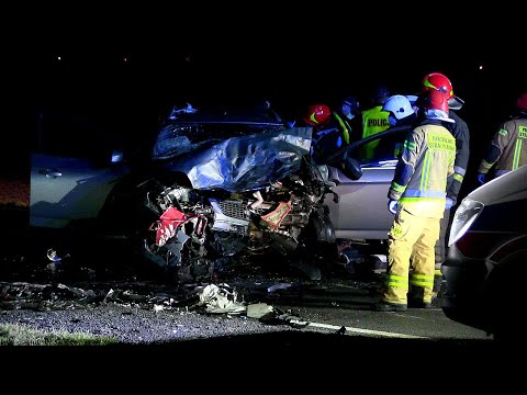 Czołowe zderzenie na DK72 w Wichertowie.