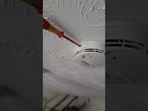 Smoke alarm/detector Model Ei141 removal😉