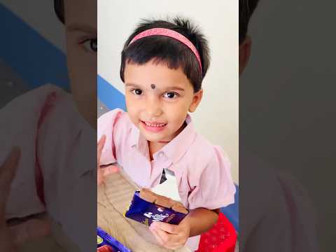 Dhriti didun ke kemon chocolate dilo 🤣🥰