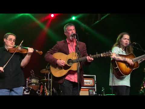Billy Strings w/Larry Keel & Michael Cleveland - Christmas Time’s a Comin’ (String the Halls 2)