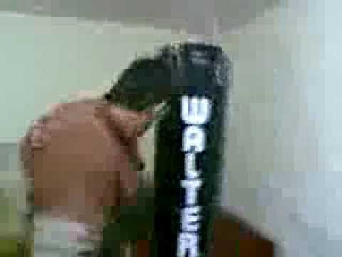 Боксьора   Идиот От Любимец