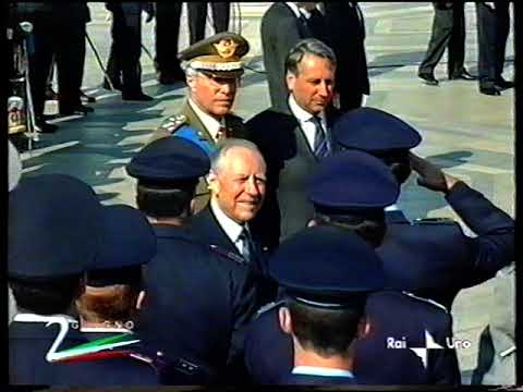 Parata militare a Roma: festa della Repubblica 2 Giugno 2001. Presidente Ciampi.