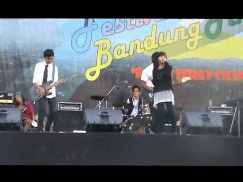 24thmonday - cemburu senja (live at pasar cileunyi bandung)