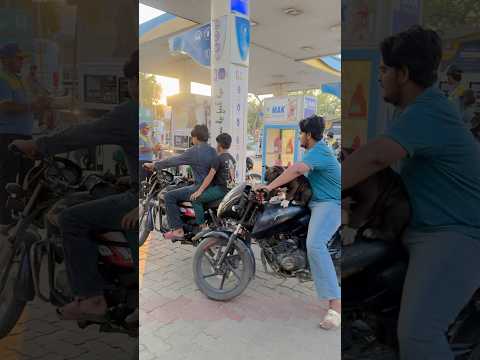 Bully ne aaj ganu ki gaadi me petrol dalwaya😱