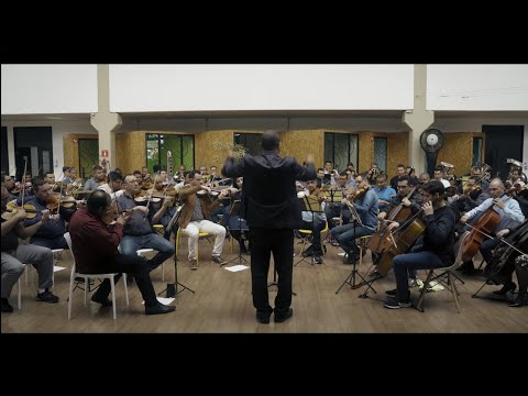 Hino 110 CCB Orquestrado - Vigiai Irmãos